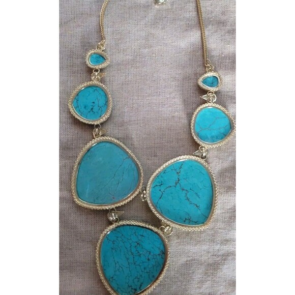 KENDRA SCOTT Rebecca Gold Plated Chunky Turquoise Statement Necklace - Picture 4 of 16